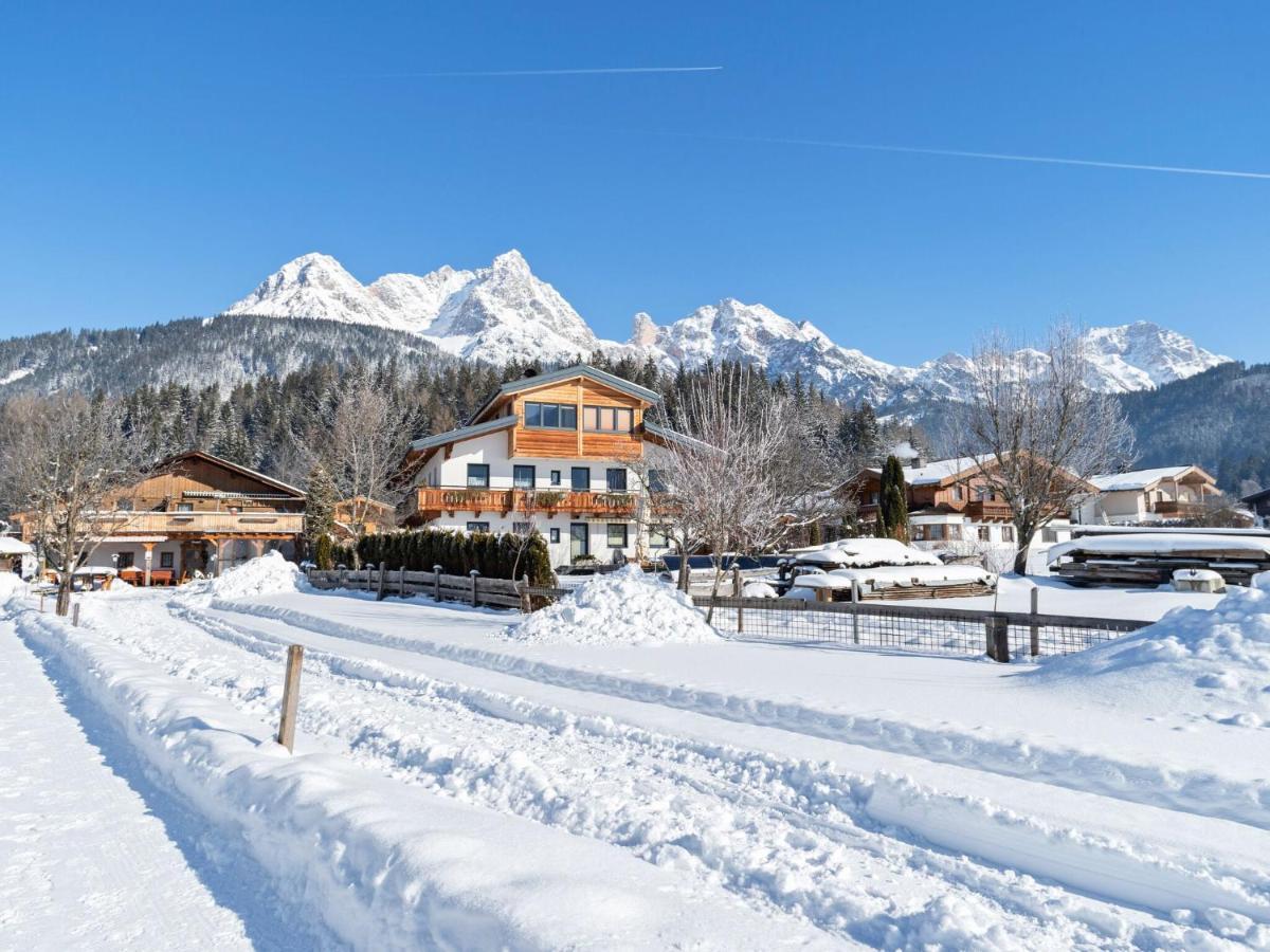 Elegant Apartment In Saalfelden With Balcony 外观 照片