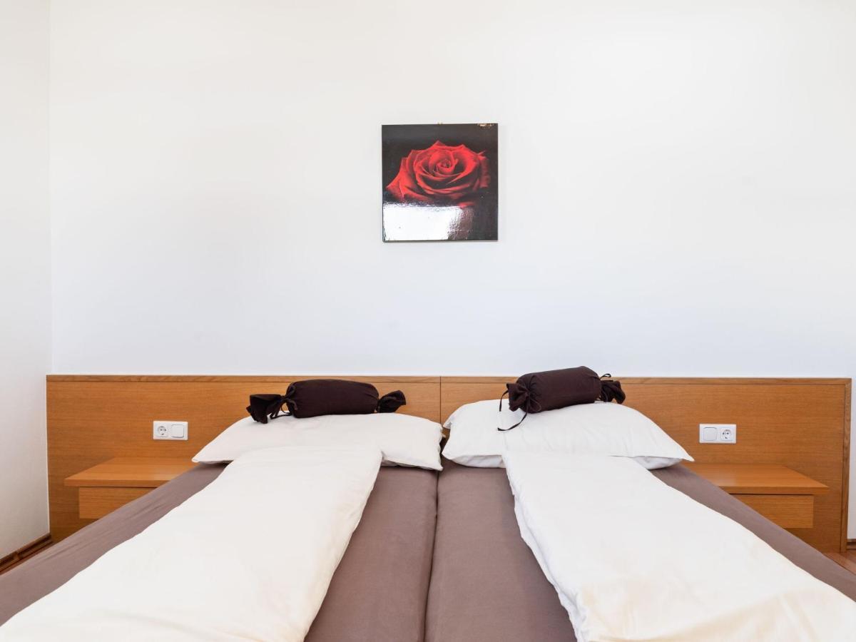 Elegant Apartment In Saalfelden With Balcony 外观 照片
